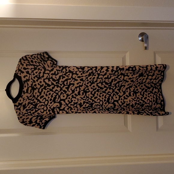 Jean + Jenn Animal print XS Knit Dress - Picture 2 of 3